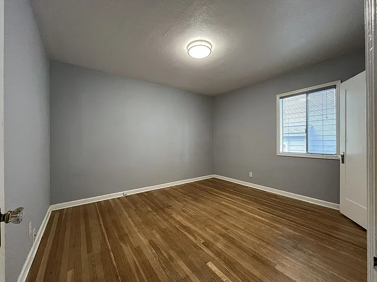 13208 NE Glisan St — Photo 21