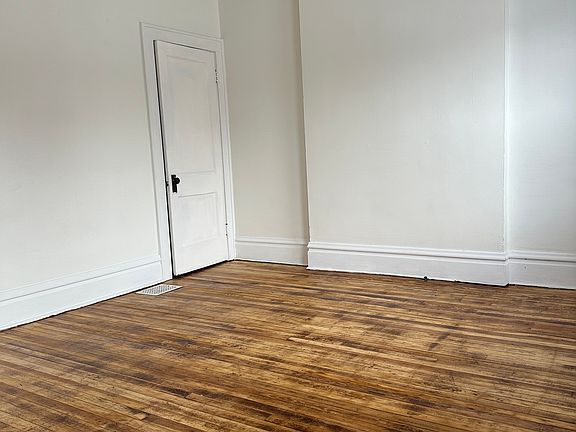 4th image of 2501 Indianola Ave #2501