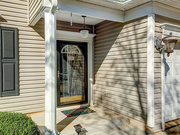 3rd image of 120 Eagleston Ln