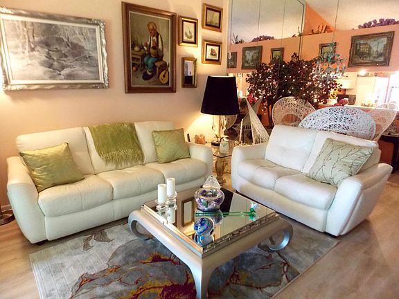 Living Room w/laminate floor