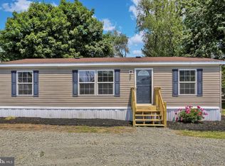 19 3rd St, Douglassville, PA 19518