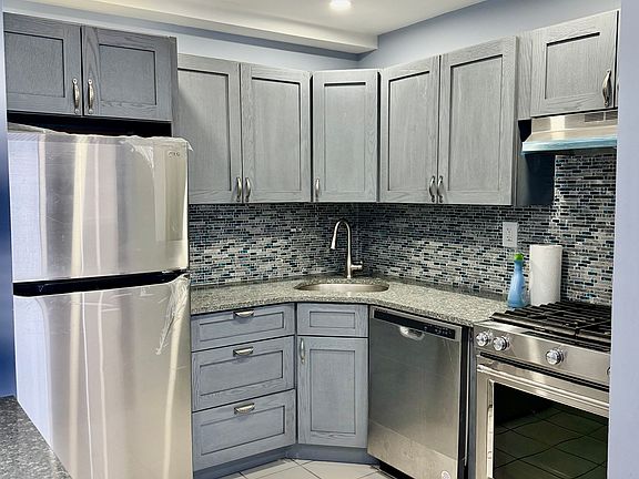 3rd image of 24 Pennyfield Ave APT 1B
