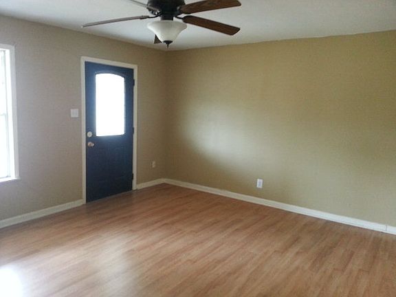 2nd image of 1007 N San Antonio St