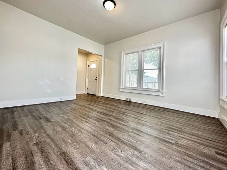 715 Pine St — Photo 3