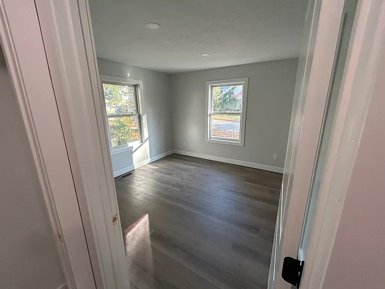 215 E 16th St — Photo 5