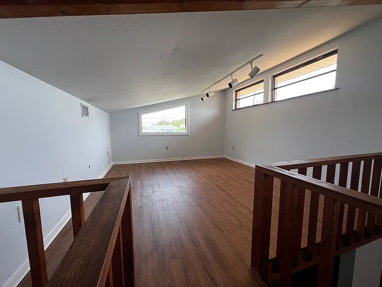 203 SW 16th Ter — Photo 15