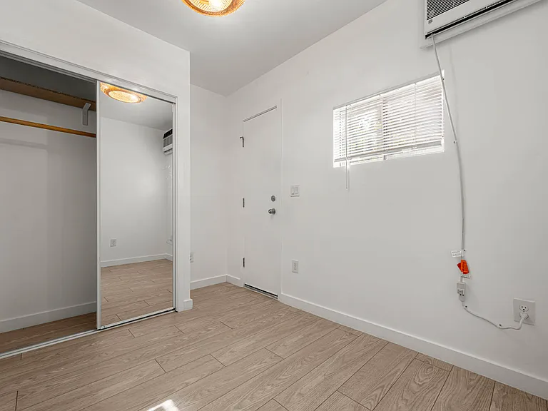 4018 Monroe St — Photo 16
