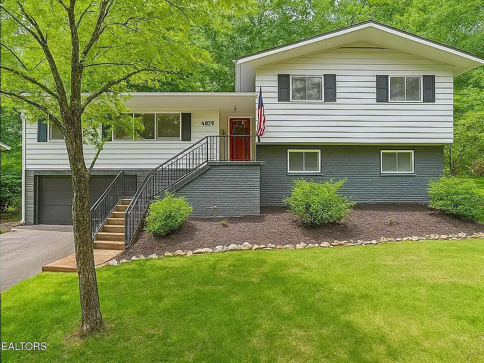4029 Hiawatha Dr