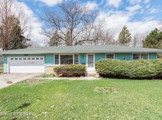 10 Bunkerhill Ave, South Elgin, IL 60177