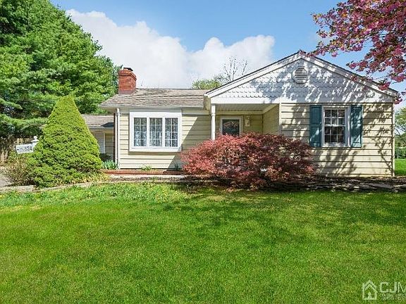 2nd image of 524 Ryders Ln