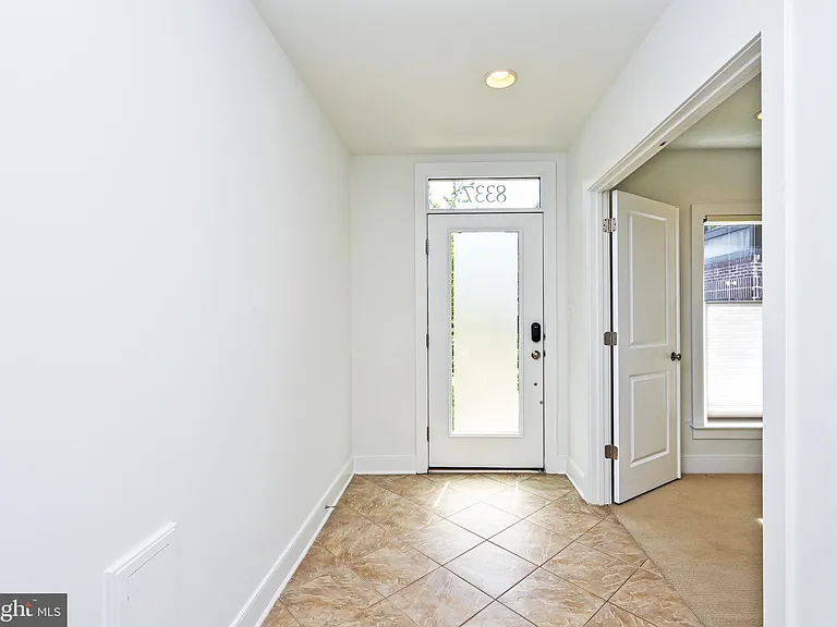 8337 Looking Glass Way — Photo 7