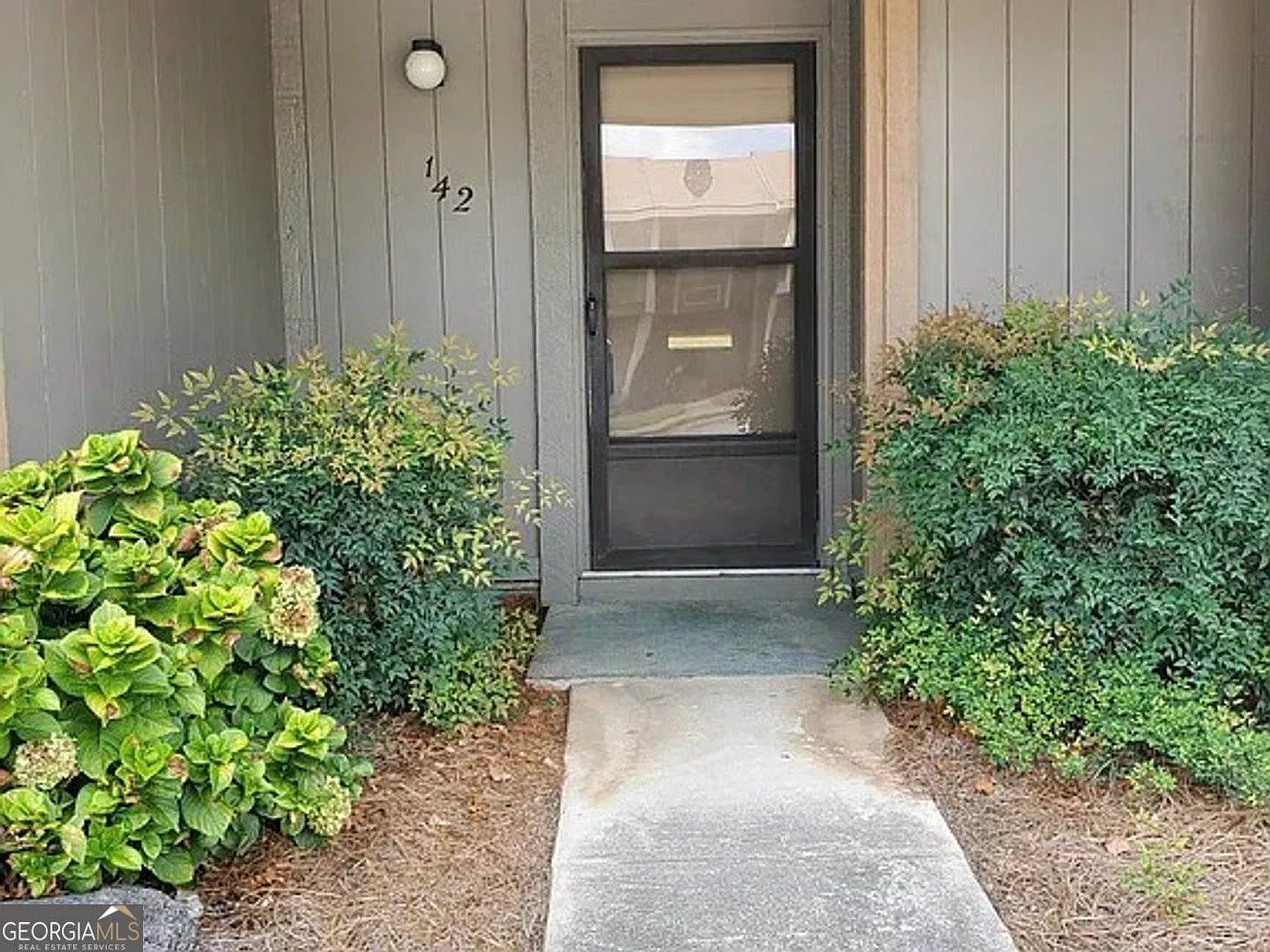 3 bed, 1.5 bath, 1318 sqft, $1,450 — Photo 2