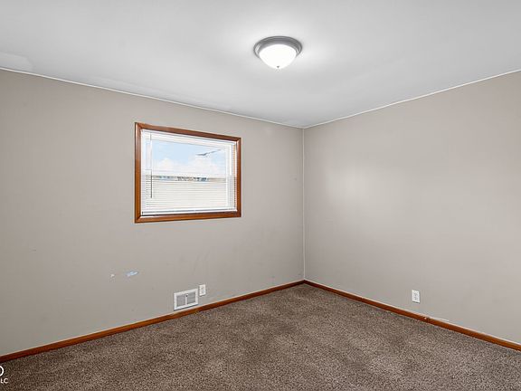 3rd image of 5941 Winston Dr