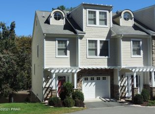 100 Roma Ct, Greentown, PA 18426