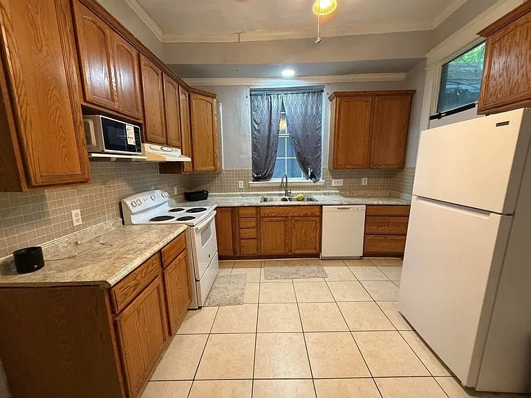 1528 Magnolia Ave — Photo 5
