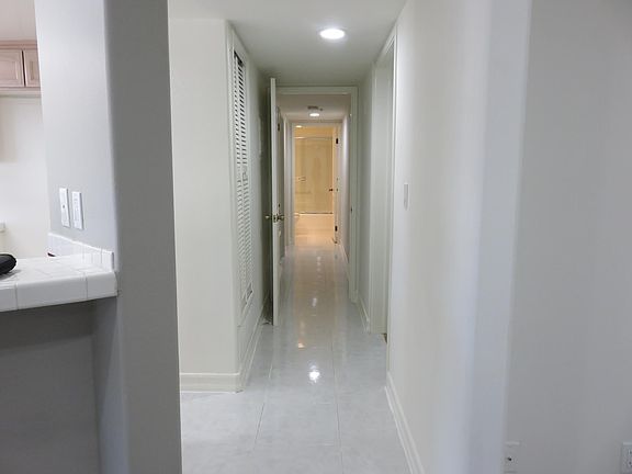 5th image of 400 Palm Dr APT E