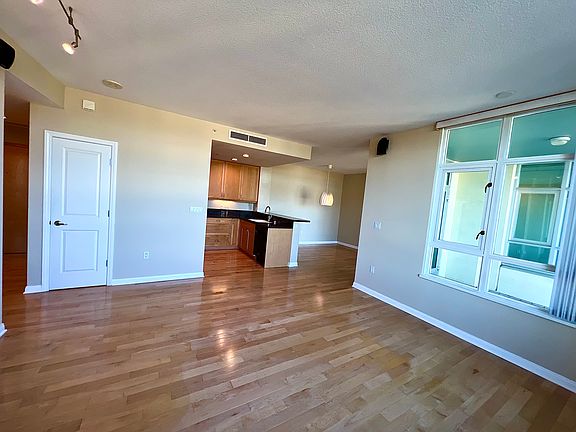 4th image of 850 Beech St Unit 807