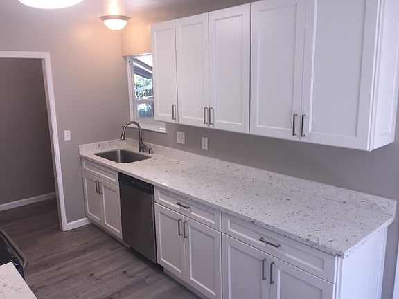 4th image of 2591 Carnation Dr