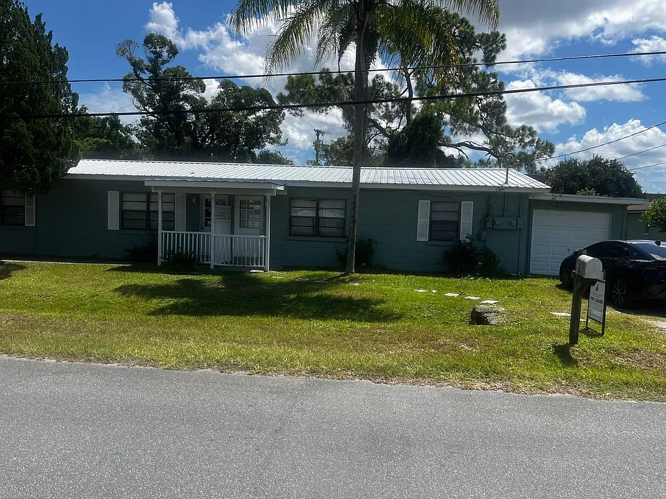 120 Laurel Oak St