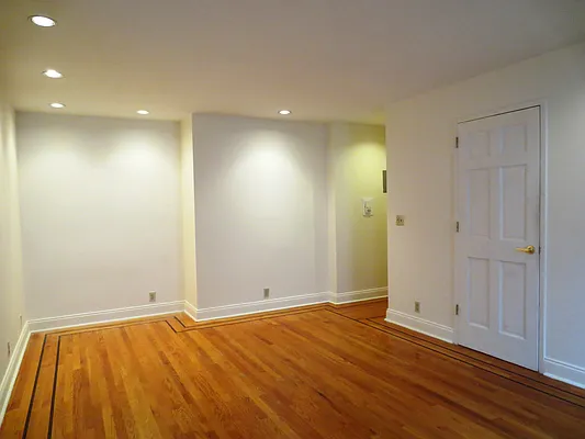 Rented by Waverly Realty Associates | media 28