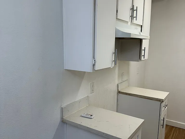 929 N Normandie Ave #5 — Photo 3