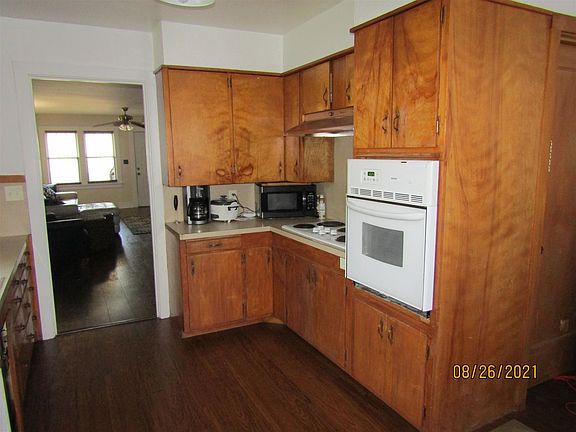 4th image of 306 W 7th St