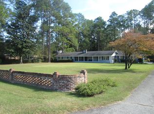 715 Golf Dr, Swainsboro, GA 30401