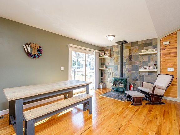 5th image of 402 Dorset St