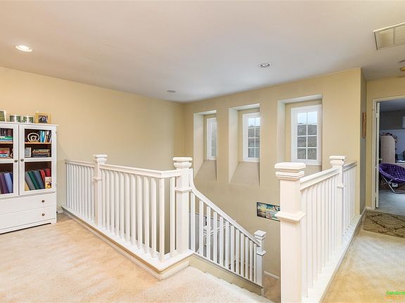 5th image of 1091 Tesoro Ave
