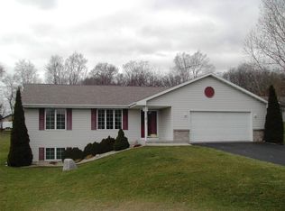 N6685 Laurel Rd, Elkhorn, WI 53121