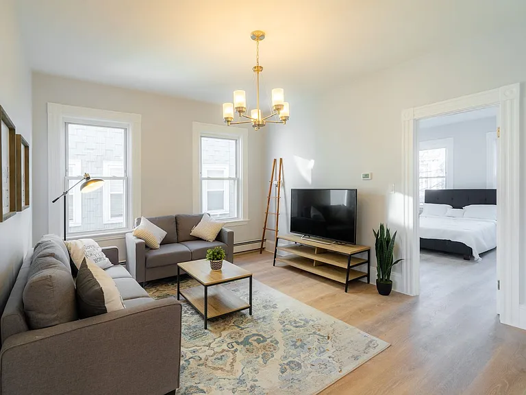 320 Hurley St — Photo 4