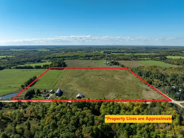 5823 Hallstrom Rd, Eben Junction, MI 49825