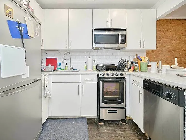 318 E 6th St #6 — Photo 6
