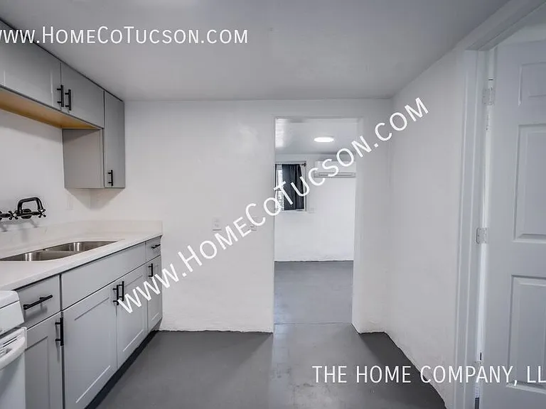 940 E Florita St — Photo 26