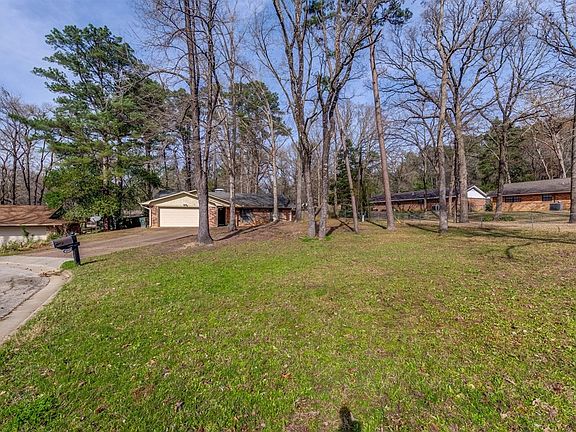 3rd image of 3811 Red Oak Dr