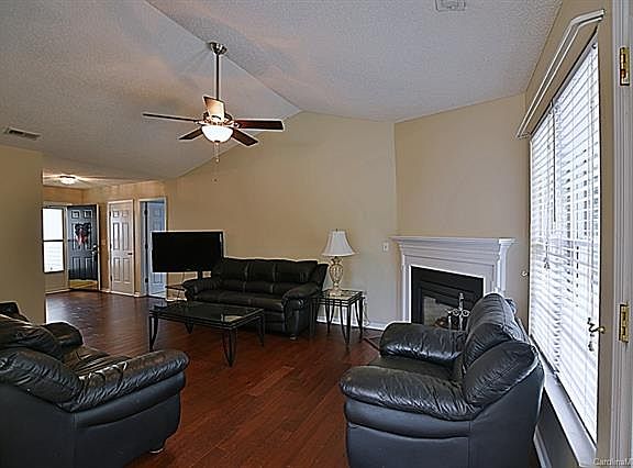 3rd image of 651 Montgomery Dr
