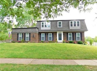 2892 Foxfire Dr, Saint Louis, MO 63129