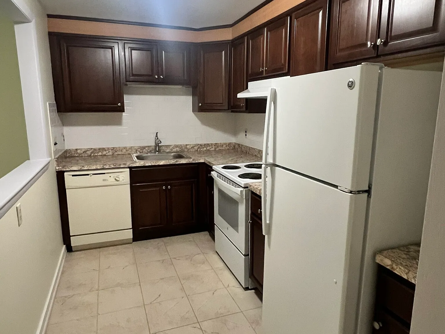 1 bed, 1.0 bath, 725 sqft, $1,995 — Photo 2