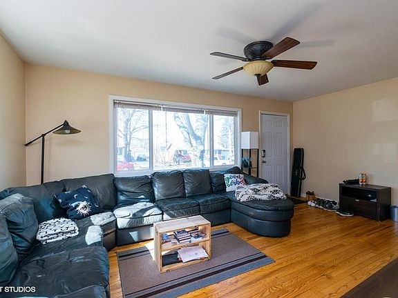 4th image of 302 Village Dr