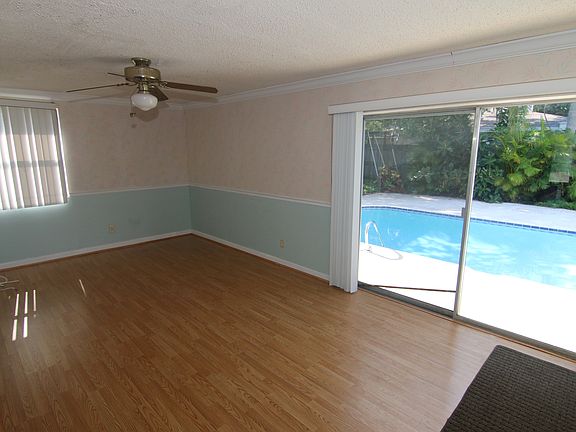 4th image of 10241 Naranja St