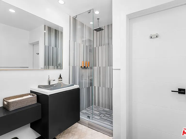 7250 Franklin Ave #116 — Photo 14