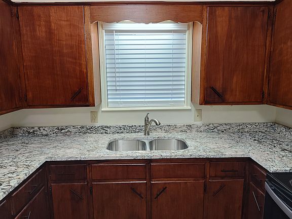 4th image of 2525 W C St