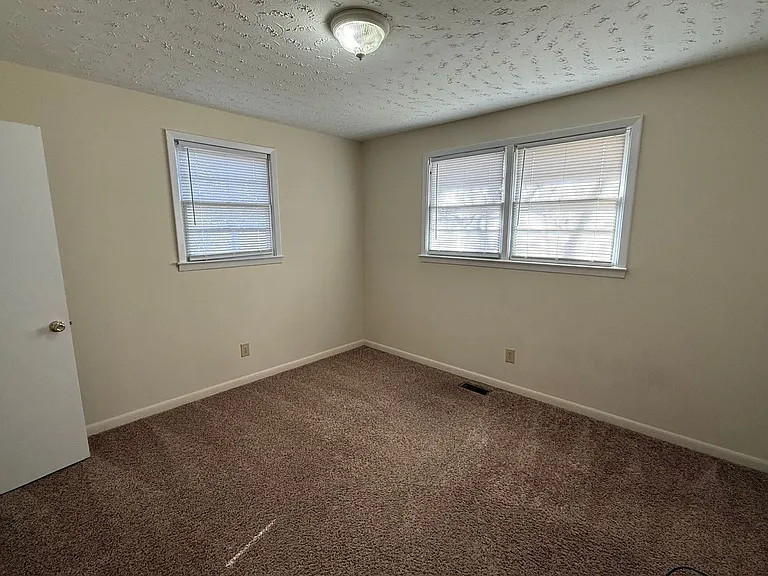 304 Old Hammock Rd — Photo 8