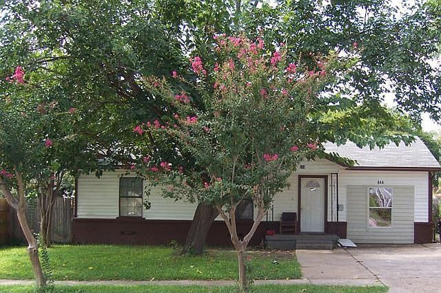 1st image of 844 Crockett St