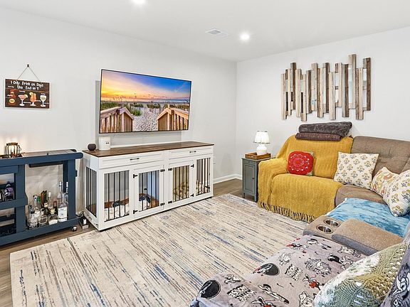 4th image of 404 El Camino Dr. #b