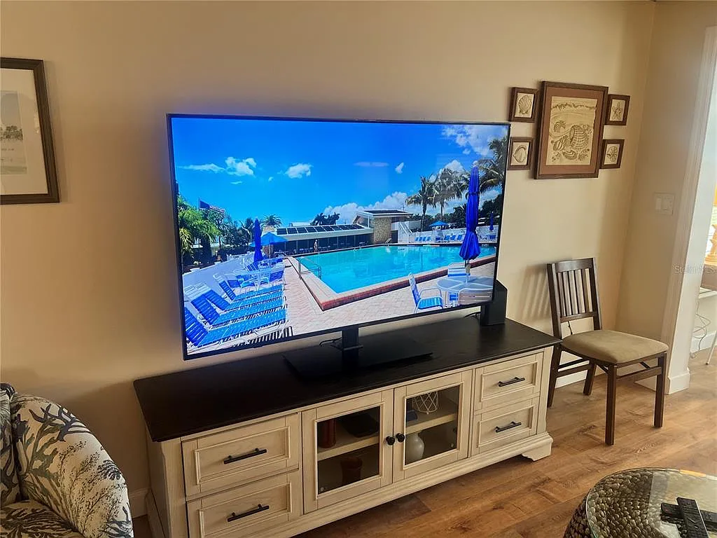 1 bed, 1.0 bath, 693 sqft, $7,470 — Photo 4