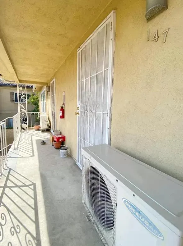 2 bed, 600 sqft, $2,100 — Photo 2