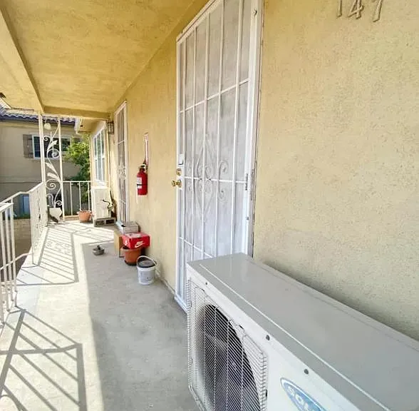 147 Eldorado St — Photo 2