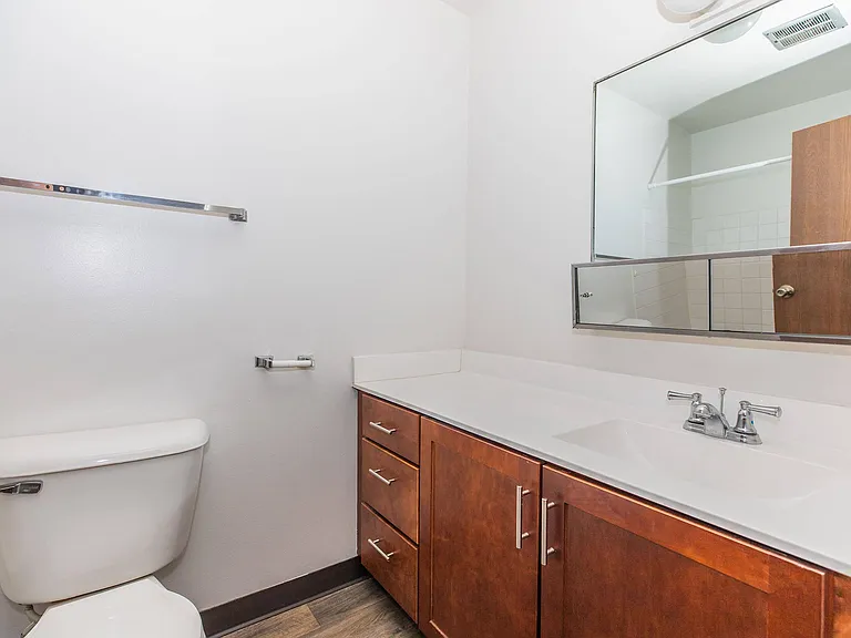 Holiday Acres Apartments — Photo 26
