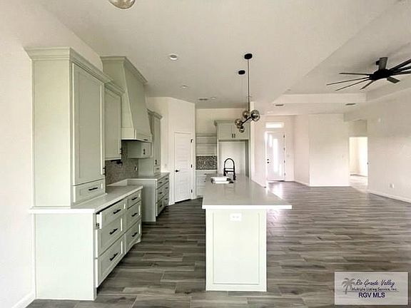 5th image of 209 N Janet Cir N